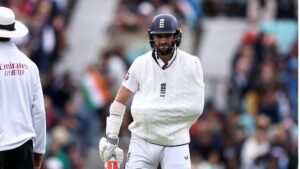 ओवल टेस्ट: क्रिस वोक्स टूटे कंधे से बल्लेबाजी करने उतरे, दर्शकों ने खड़े होकर किया स्वागत